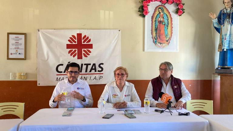 Conferencia de prensa para anunciar la campaña contra el glaucoma en Mazatlán de parte de Cáritas y Clínica Oftavision.