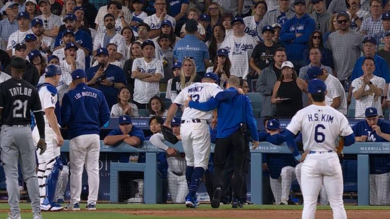 Max Muncy sale lesionado.