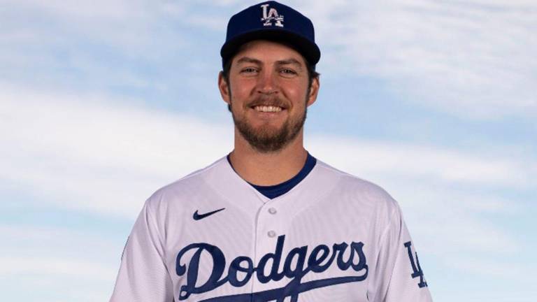 Trevor Bauer está programado para lanzar dos entradas como abridor en el primer juego de pretemporada de los Dodgers.