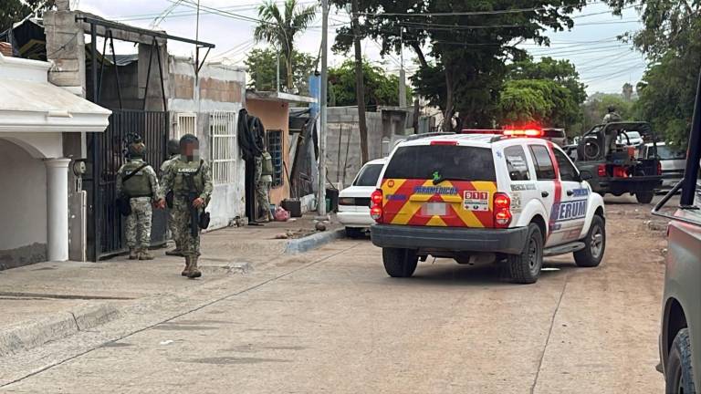 Los dos hombres fueron asesinadas a balazos, luego de que hombres armados irrumpieran en un domicilio habilitado como taller de motocicletas, en la colonia Adolfo López Mateos.