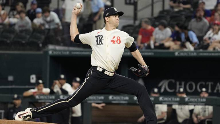 Jacob deGrom ha mostrado progresos de su lesión por rigidez en el antebrazo derecho.