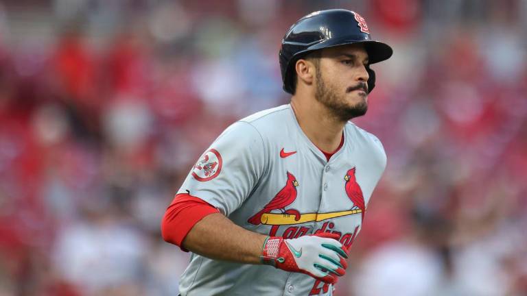 Nolan Arenado aportó la ofensiva necesaria para que los Cardenales se impusieran a los Rojos.