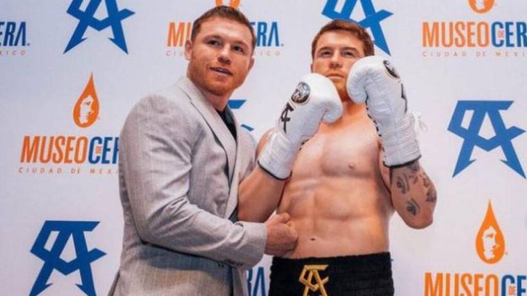 Saúl “Canelo” Álvarez conoce su figura de cera.