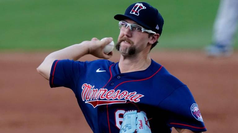 Randy Dobnak firmó por cinco años para seguir con los Mellizos de Minnesota.
