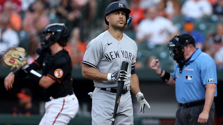 Giancarlo Stanton se perderá al menos 10 días de actividad por estar lesionado.
