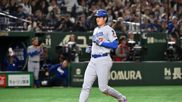 Shohei Ohtani anotó carrera en la novena entrada, en el triunfo de los Dodgers en Tokio.