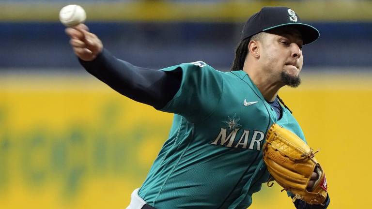 Luis Castillo poncha a ocho.