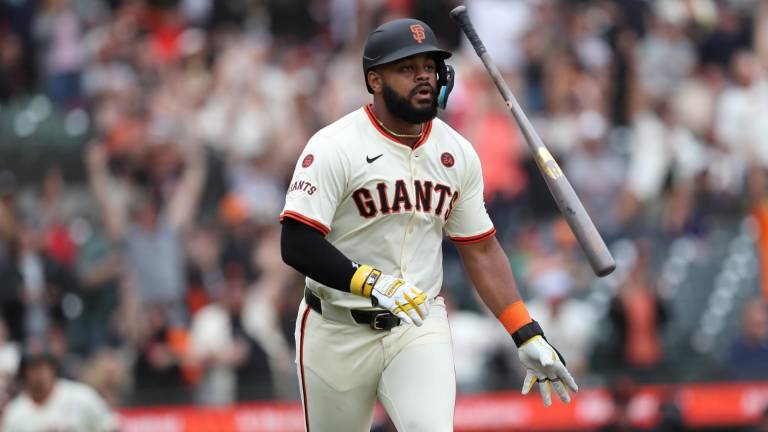 Heliot Ramos despachó un inusual jonrón en el Oracle Park de San Francisco.