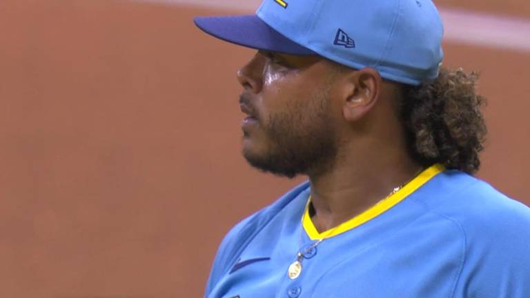 Freddy Peralta tendrá el honor de lanzar el primer día de la temporada.