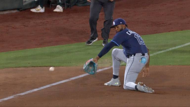 Junior Caminero ha demostrado su valor a la ofensiva y a la defensiva con los Rays.