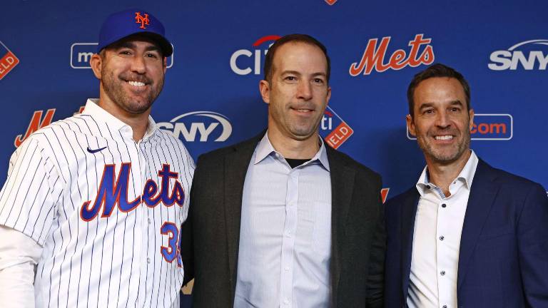 Justin Verlander fue presentado oficialmente como nuevo pelotero de los Mets de Nueva York.