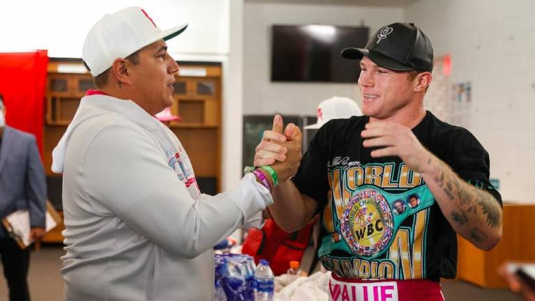Eddy Reynoso y Saúl “Canelo” Álvarez.