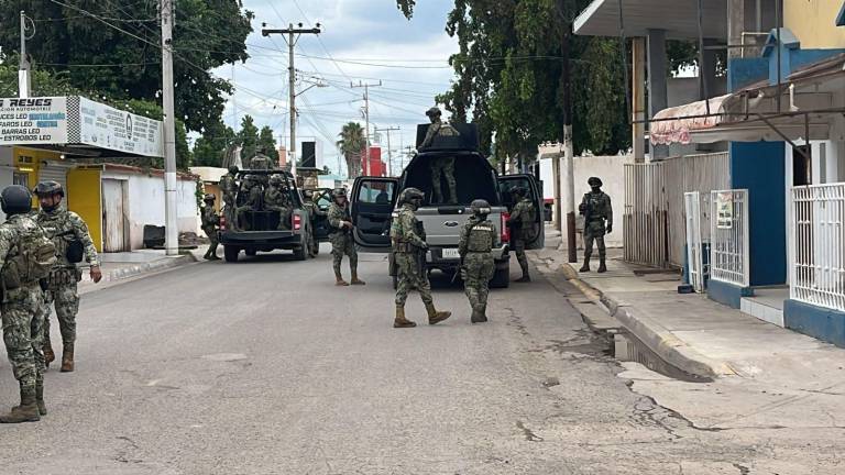 Elementos de la Semar realizaron un despliegue operativo en la colonia Popular en Navolato.