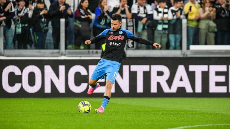 El mexicano Hirving Lozano fue titular ante la Juventus, pero se fue sin goles.