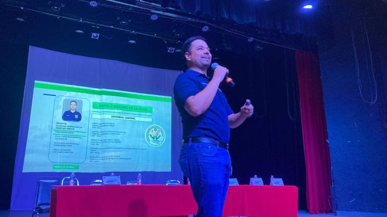 Marco Antonio De La Rosa presentó la conferencia “Medidas de seguridad en temporada de huracanes 2025”.