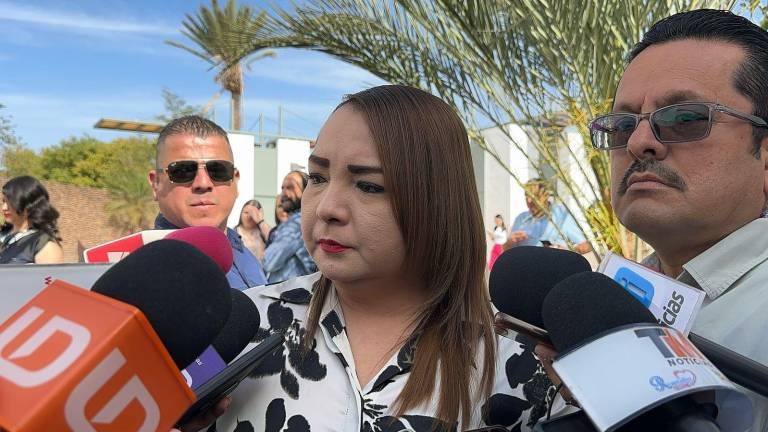 La Fiscal de Sinaloa Claudia Zulema Sánchez Kondo habla sobre las denuncias de habitantes de Tomo.