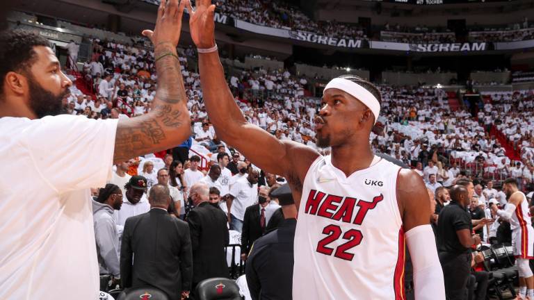 Jimmy Butler anotó 47 puntos para ser la figura del Heat.