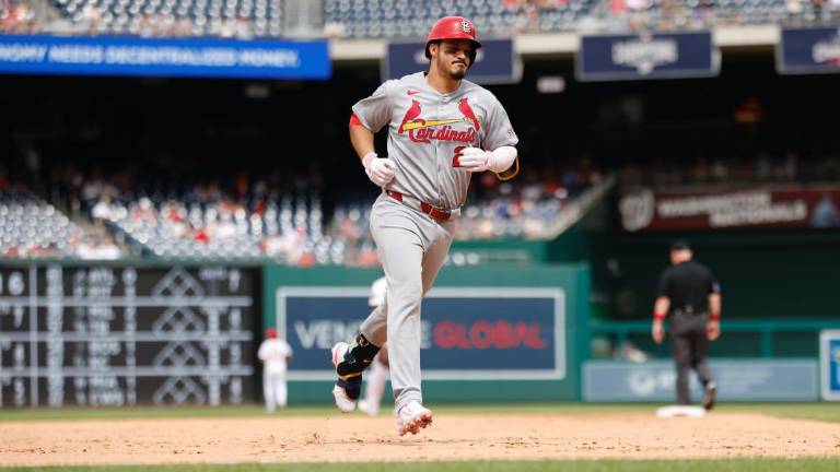 Nolan Arenado conectó uno de los tres jonrones de los Cardenales.
