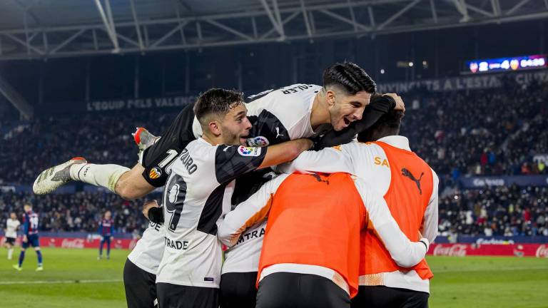 Valencia FC tuvo que remontar para quedarse con la victoria en el derbi ante el Levante.