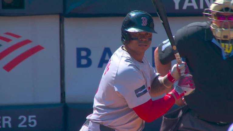 Rafael Devers no jugará lo que resta de la temporada regular.
