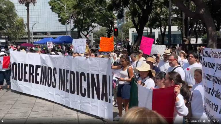 Bajo el lema “Queremos saludo”, las movilizaciones fueron convocadas por Nariz Roja y Con Causa, organizaciones que apoyan a personas que padecen enfermedades oncológicas.