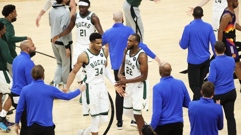 Los Bucks supieron aguantar hasta el final para quedarse con el Juego 5 de las Finales.