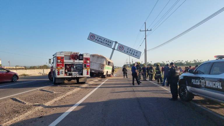 Accidente de un camión que transportaba jornaleros agrícolas en Culiacán.