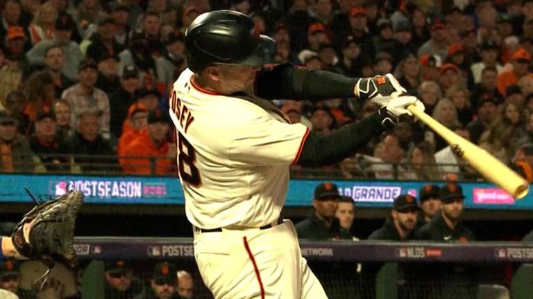 Buster Posey cuelga el guante.
