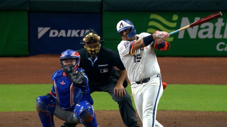 Isaac Paredes remolcó carrera para los Astros con sencillo en la quinta entrada.
