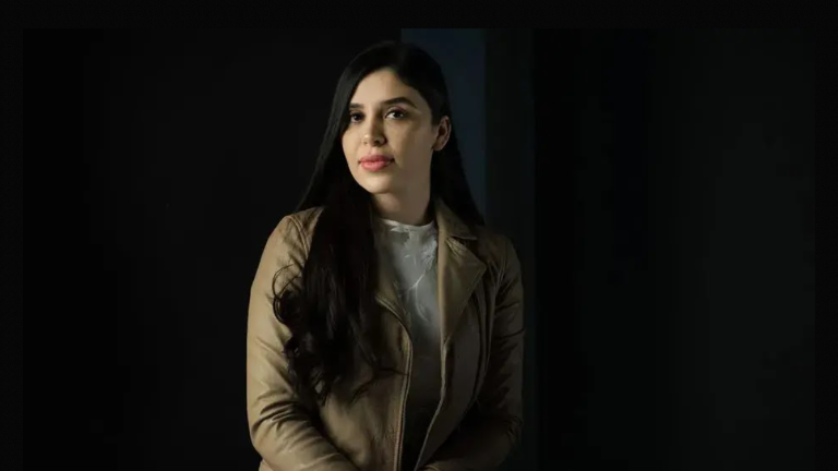 Emma Coronel fue entrevistada por la periodista Emily Palmer, de la revista Elle.