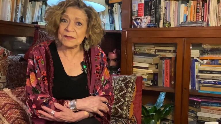 Cristina Pacheco mantuvo en Canal Once por muchos años el programa de entrevista y crónica urbana Aquí nos tocó vivir.