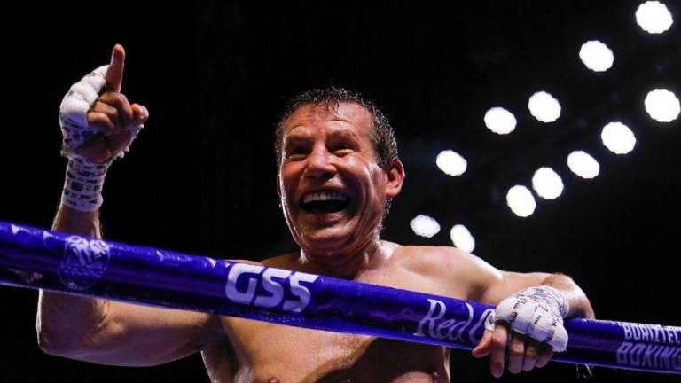 Julio César Chávez elogió a Saúl “Canelo” Álvarez, de quien dijo que es el mejor de la actualidad y de los mejores en la historia del boxeo.