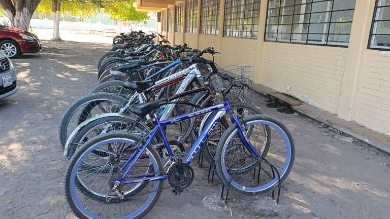 En las secundarias de Escuinapa se notó este lunes un incremento de bicicletas.