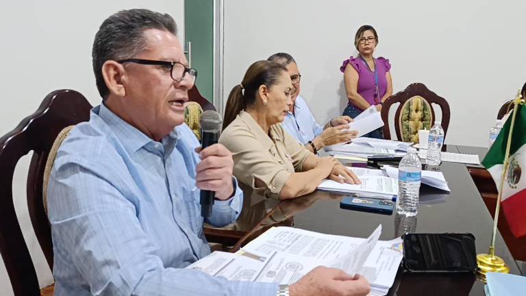 La jubilación de Luis Eduardo Enciso, Secretario del Ayuntamiento de Escuinapa, generó en el Cabildo dudas sobre el proceso.