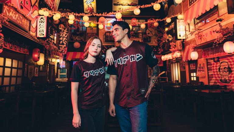 Este diseño especial rinde homenaje a la estética japonesa y al espíritu del beisbol, creando una conexión única entre dos culturas apasionadas.