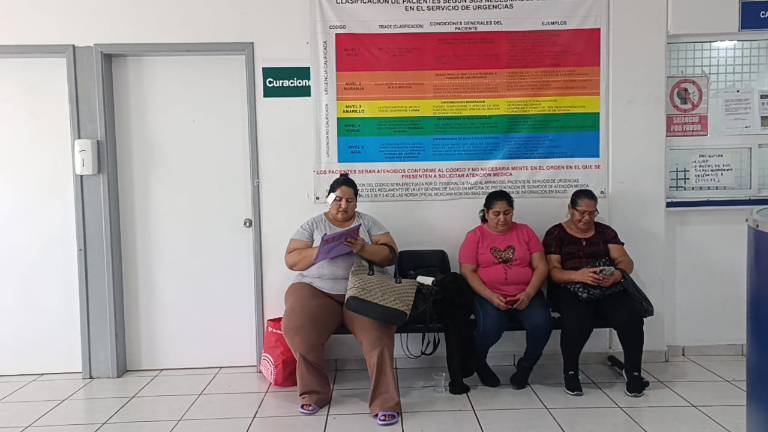 En el Hospital IMSS Bienestar de Escuinapa los insumos médicos están escasos, denuncian trabajadores.
