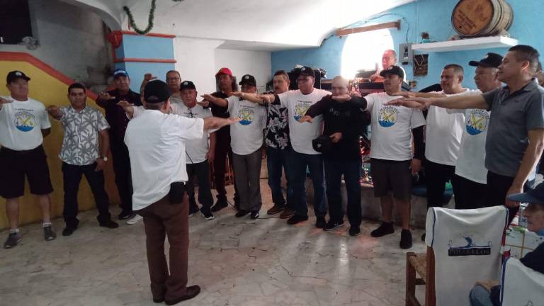 La nueva mesa directiva rinde protesta.