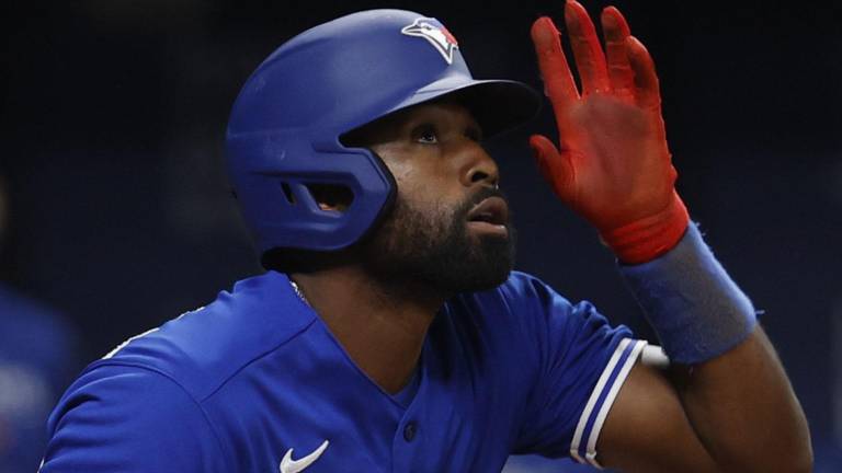 Jackie Bradley Jr. tratará de hacerse de un lugar con los Reales de Kansas City.