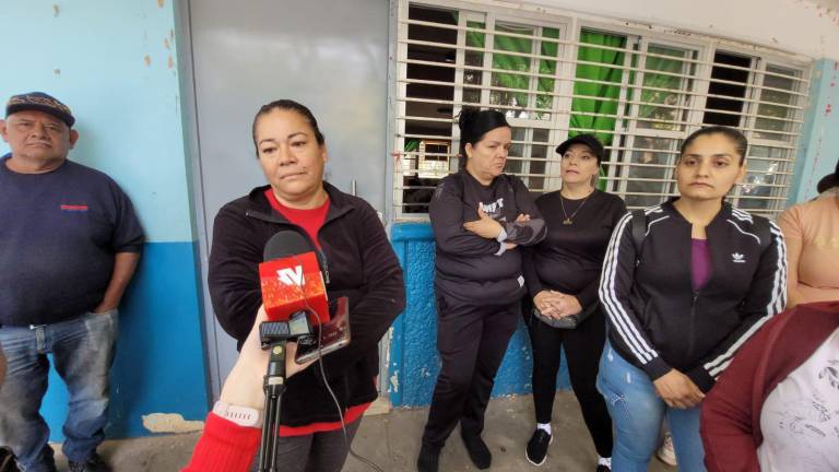 Madres de familia de primaria en Culiacán denuncia corte de luz en el plantel.
