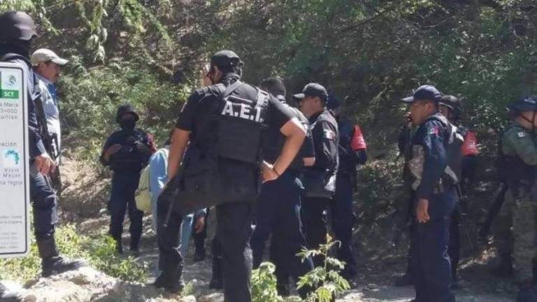 Los policías y autoridades fueron atacados mientras realizaban una diligencia de acompañamiento.