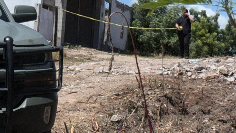 Militares y peritos acudieron a la colonia Loma de Imala, donde fue localizado un hombre asesinado a balazos.
