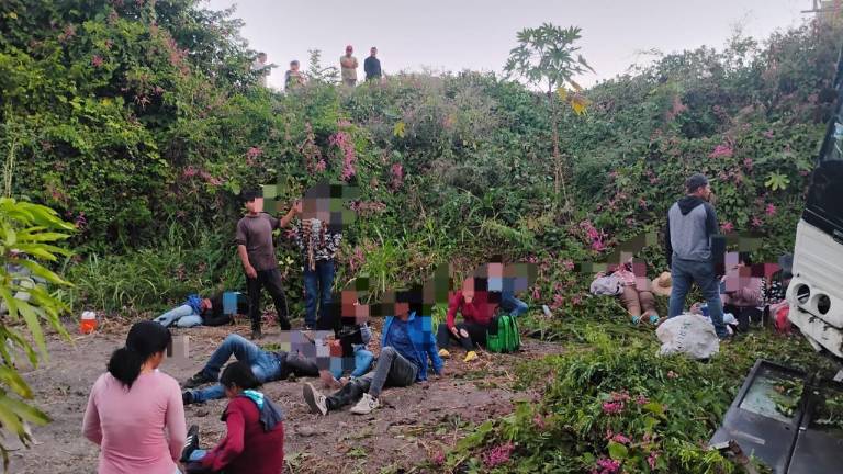 Jornaleros agrícolas en Escuinapa se accidentan cuando eran trasladado a trabajar a un campo.