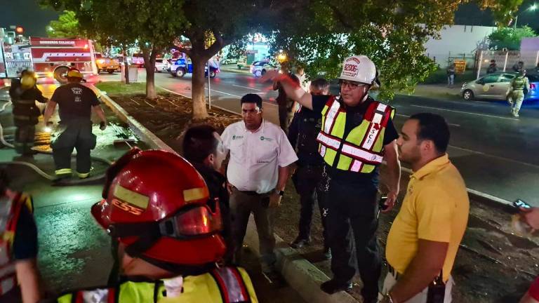 Bomberos, Cruz Roja y cuerpos de seguridad participaron en el operativo en el sector Tres Ríos tras reportes de olor a químico en un edificio habitacional.