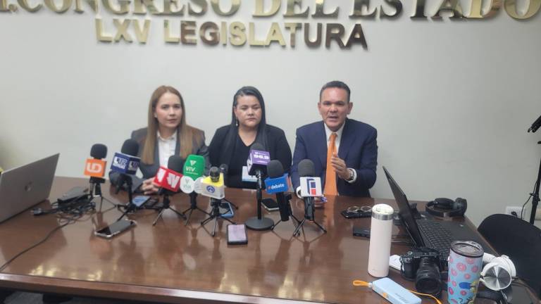 La regidora de Badiraguato, Jimena Rochín Soto, denuncia al Alcalde José Paz López Elenes de violencia de género.