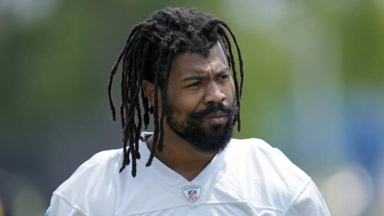 Cam Sutton es buscado por la policía.