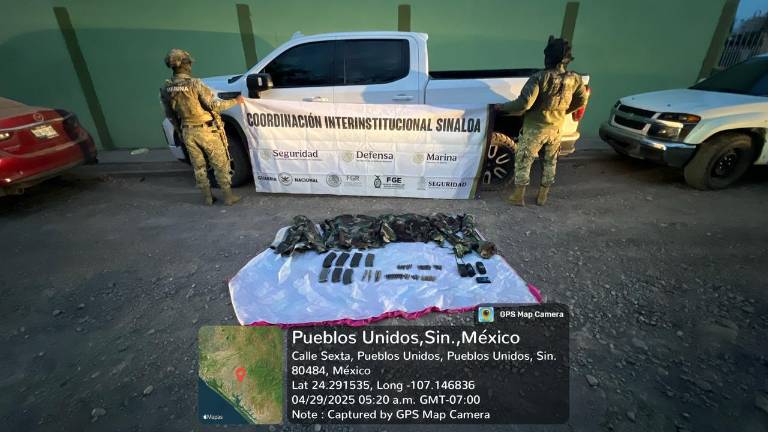 Cinco vehículos en estado de abandono fueron localizados en Pueblos Unidos, en Culiacán.