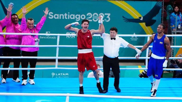 Marco Verde supo contener el agresivo boxeo de su rival.