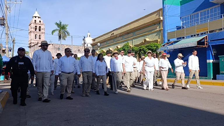 Desfile conmemorativo de la Independencia de México en Escuinapa.