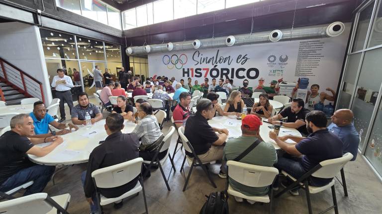 El encuentro reunió a institutos municipales del deporte y asociaciones deportivas estatales, quienes acordaron alinear esfuerzos para fortalecer la participación de atletas sinaloenses en competencias nacionales e internacionales.