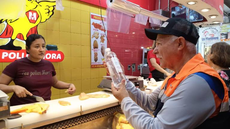 En Mazatlán se revisaron los mercados más importantes.
